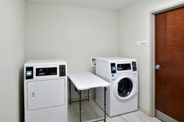 Holiday Inn Express Hotel & Suites Carthage image 14