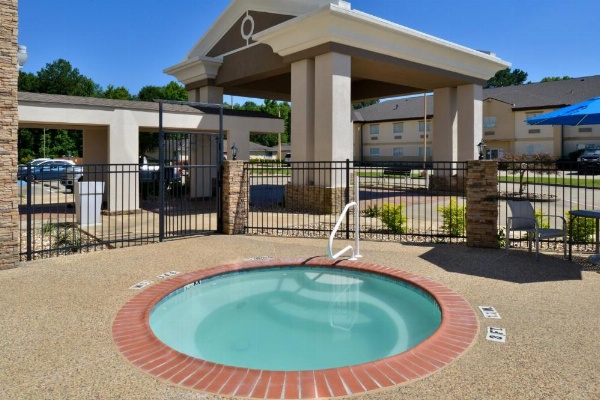 Holiday Inn Express Hotel & Suites Carthage image 15