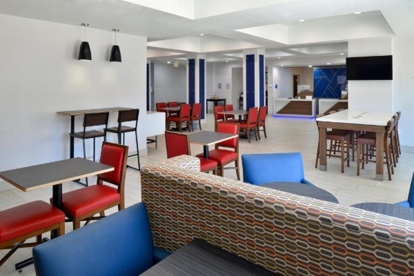 Holiday Inn Express Hotel & Suites Carthage image 27