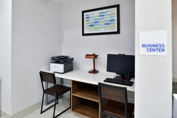 Holiday Inn Express Hotel & Suites Carthage image 29