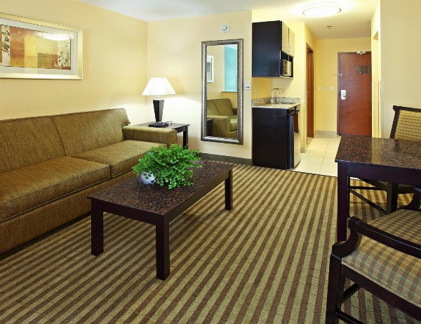 Holiday Inn Express Hotel & Suites Carthage image 4