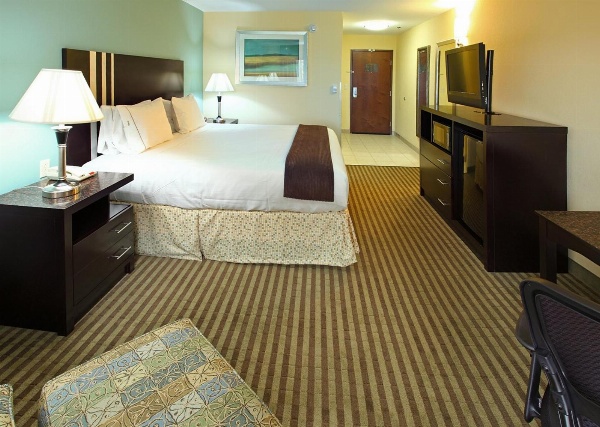 Holiday Inn Express Hotel & Suites Carthage image 5