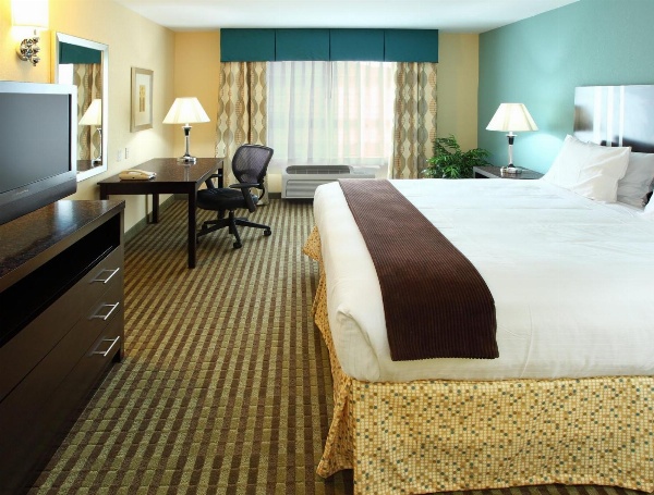 Holiday Inn Express Hotel & Suites Carthage image 6