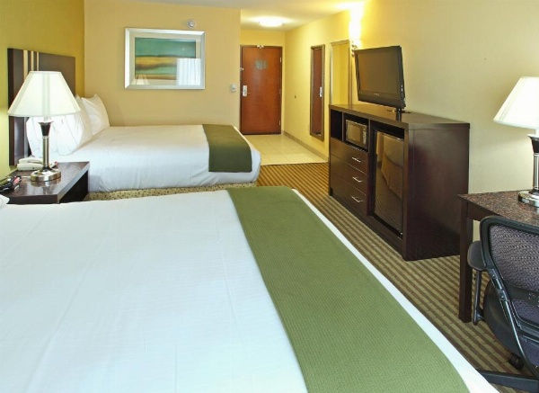 Holiday Inn Express Hotel & Suites Carthage image 8