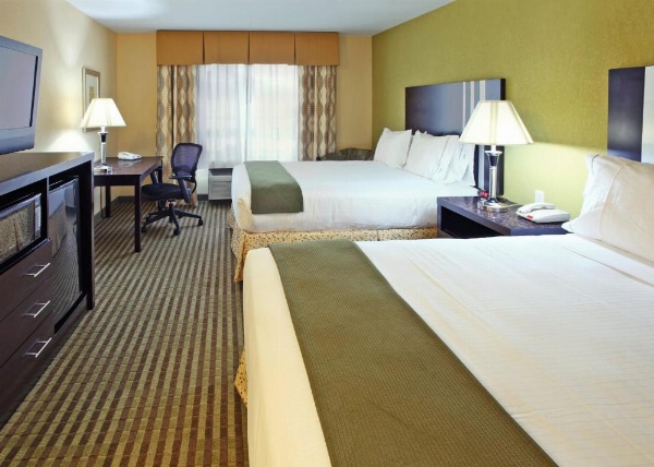 Holiday Inn Express Hotel & Suites Carthage image 9